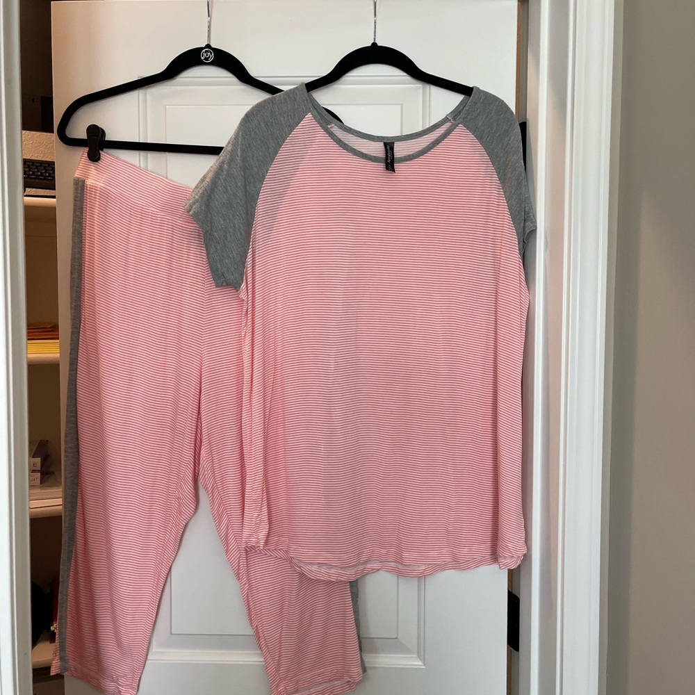 Pajama set, Capri pants